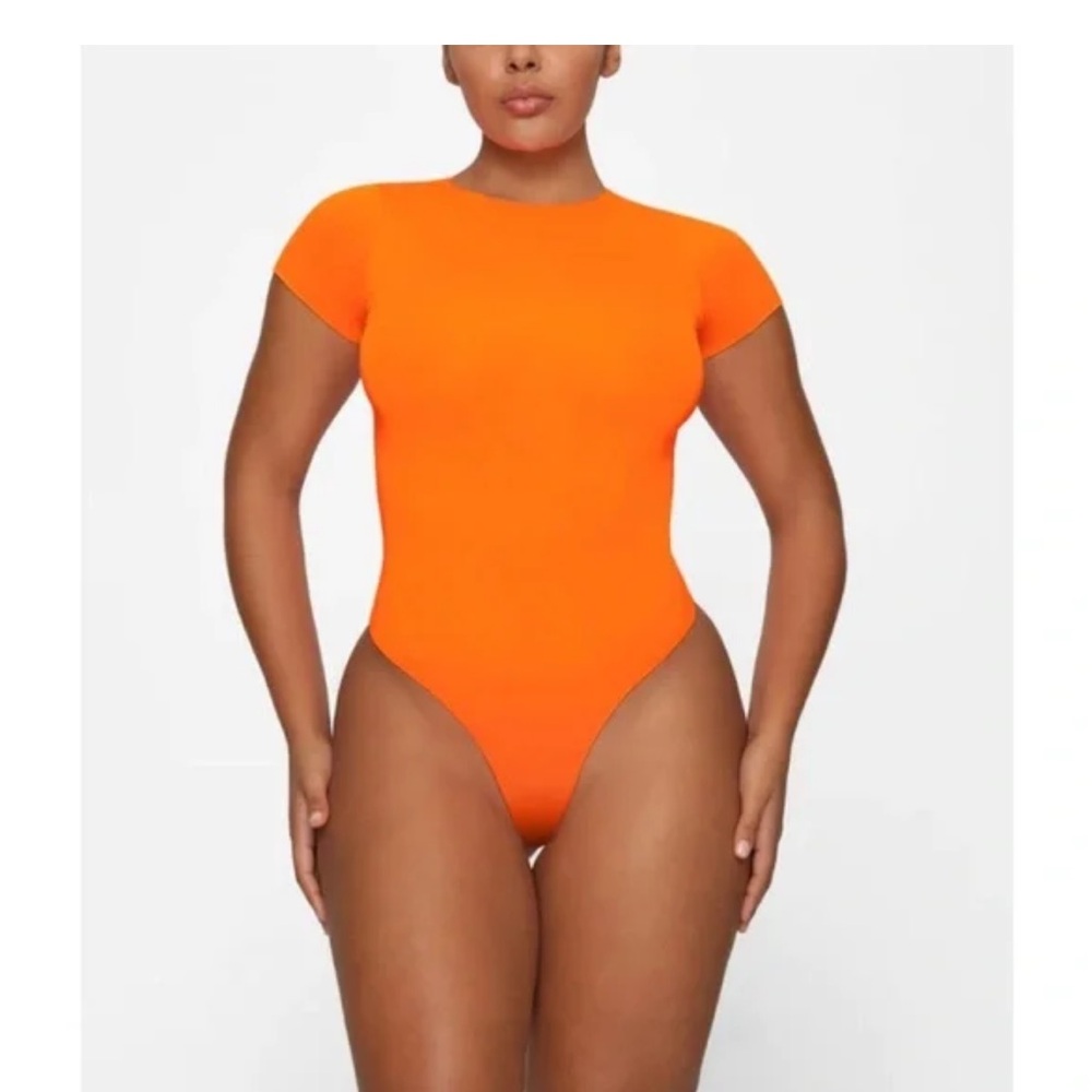 SKIMS Essential T-Shirt Bodysuit - Orange Highlighter